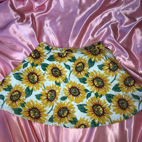 ❌SOLD❌AMERICAN APPAREL SUNFLOWER WRAP SKIRT - Picture 4 of 4